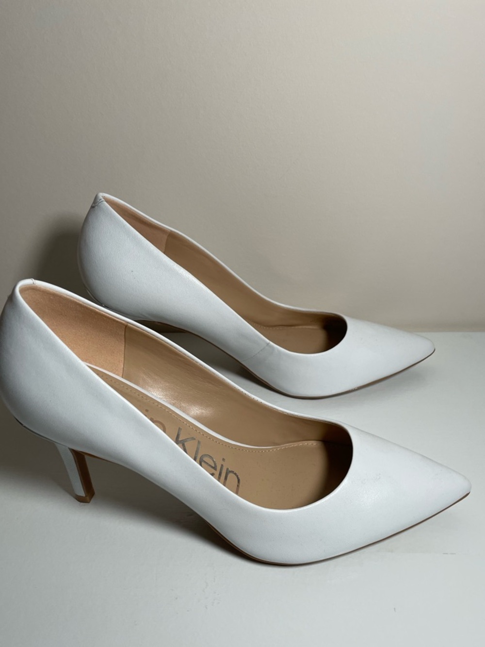 Calvin Klein Gayle Pumps in White Leather - Picture 4 of 9